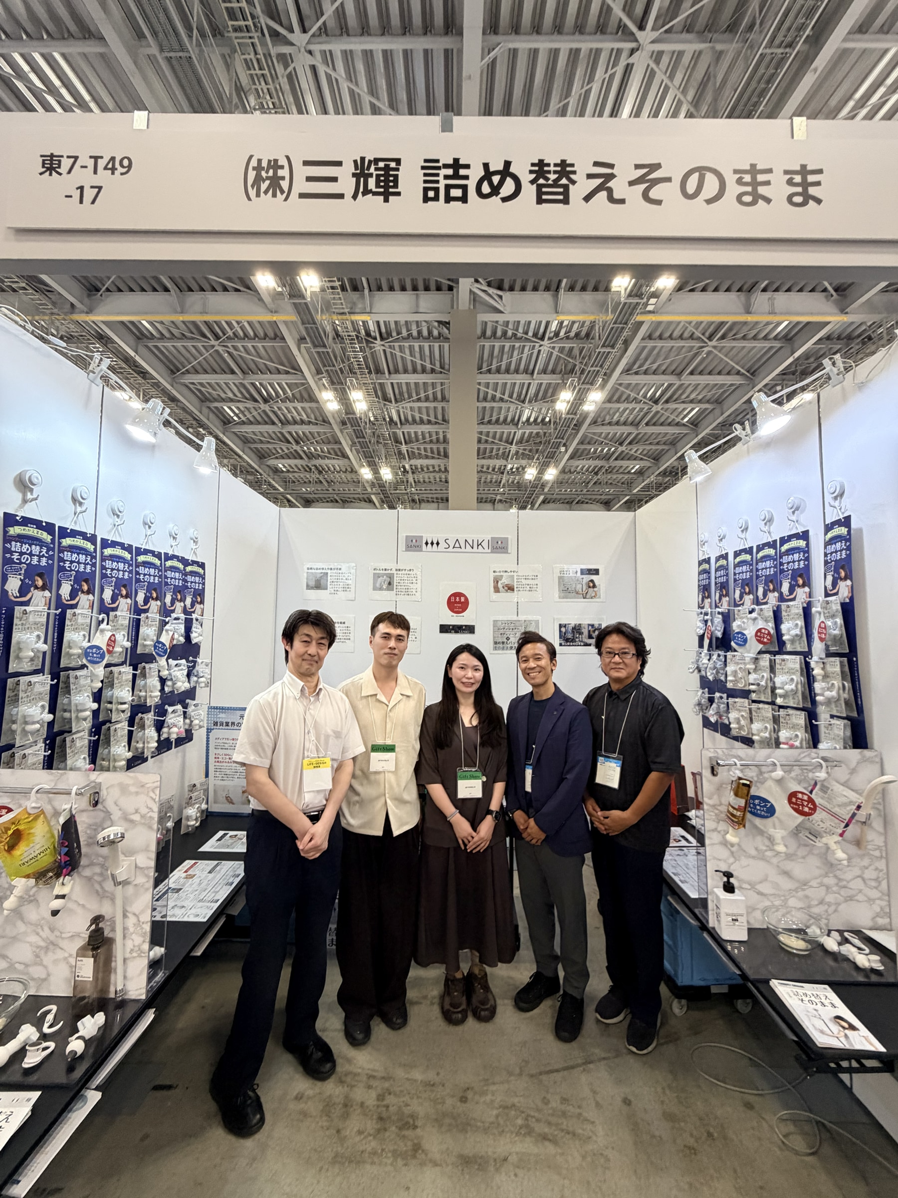 蛤行者赴日拜訪三輝,雙方在日本展會的原廠攤位合影